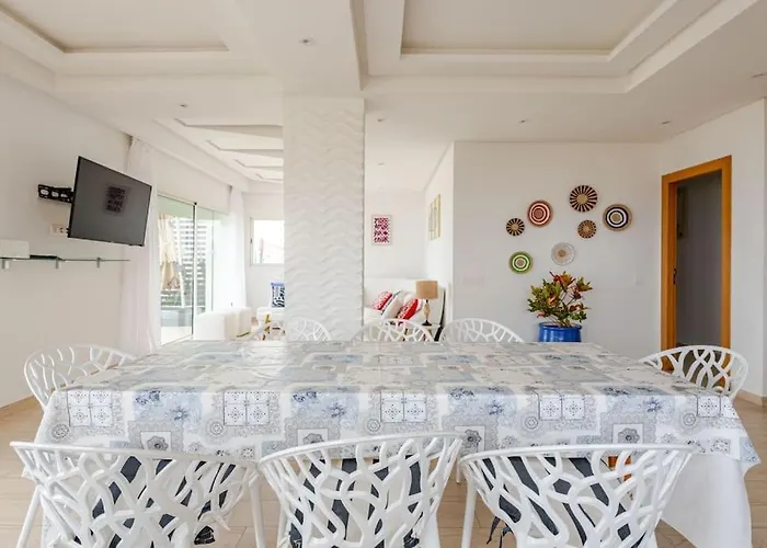 Beachfront Escape - Panoramic View And Spacious Terrace