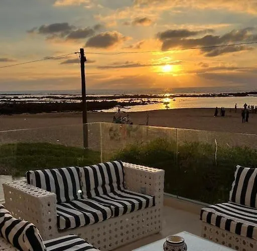 Beachfront Escape - Panoramic View And Spacious Terrace